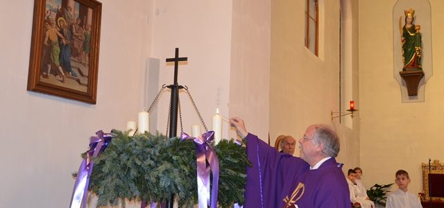 Eine schöne Messe mit Adventkranzweihe