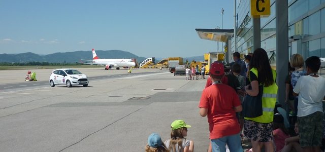 Exkursion der 4. Klassen zum ORF und Flughafen